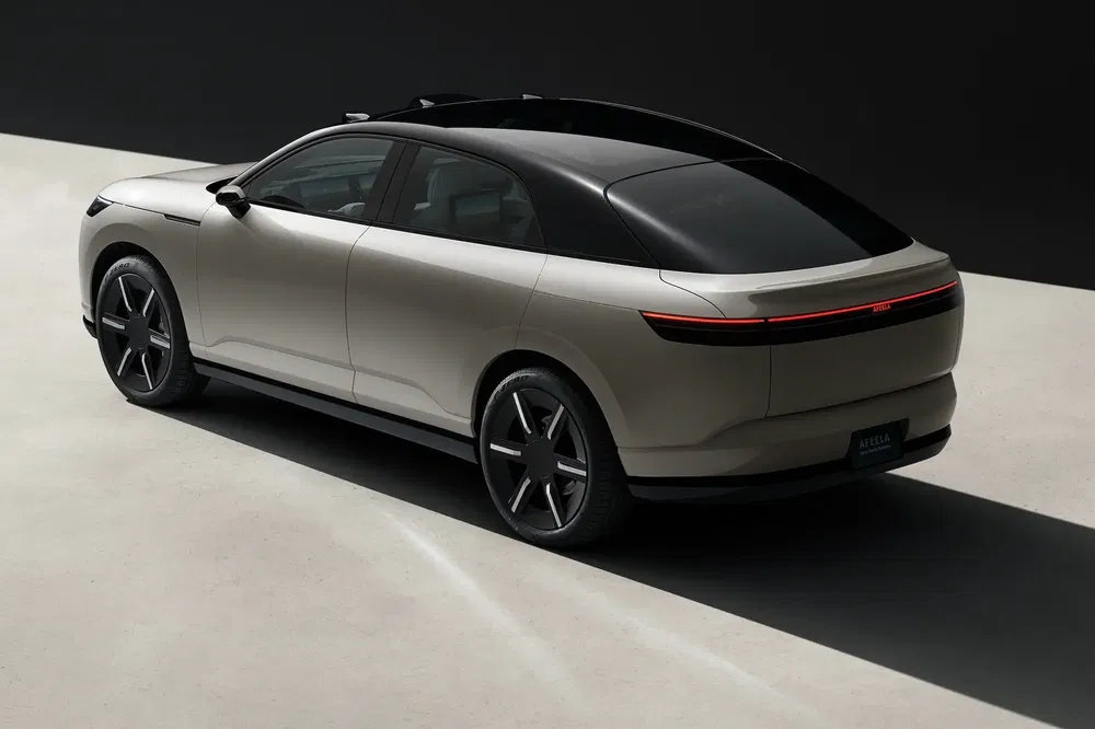 Vue arrière du concept électrique Afeela, design élégant et aérodynamique moderne.