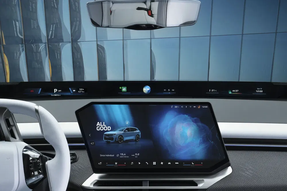 Hightech auto-interieur, modern digitaal display met geïntegreerd touchscreen.
